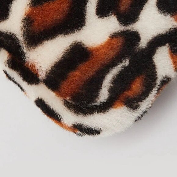 Fendi White/Brown/Black Leopard Print Calf Hair Baguette Crossbody Phone Bag ... - Picture 4 of 10